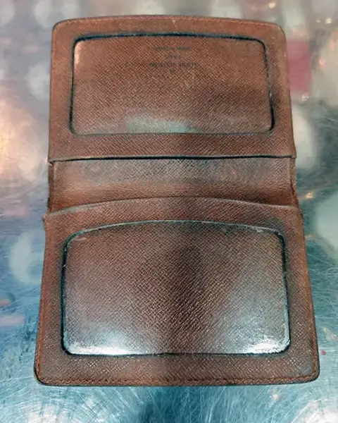 The same card wallet with its clear windows renewed